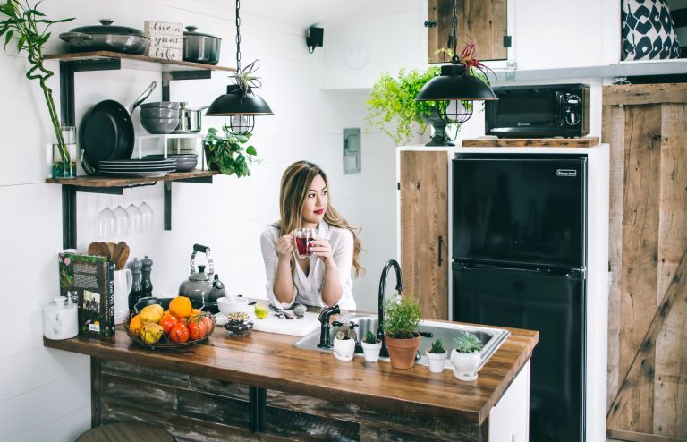 10 Shabby Chic Kitchen Ideas For A Rustic, Feminine Look